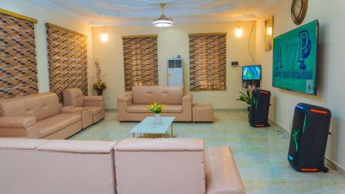 Teshie House | Digi Six-Bedroom Accra Luxury Home at East Legon