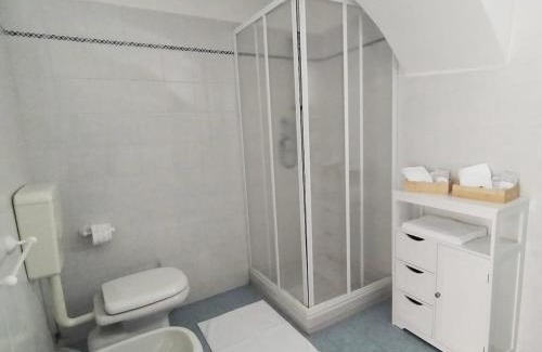 Ivrea Apartment | Dimora 5 laghi -A due passi dal Lago Sirio