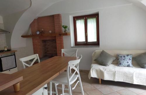 Ivrea Apartment | Dimora 5 laghi -A due passi dal Lago Sirio