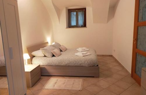 Ivrea Apartment | Dimora 5 laghi -A due passi dal Lago Sirio