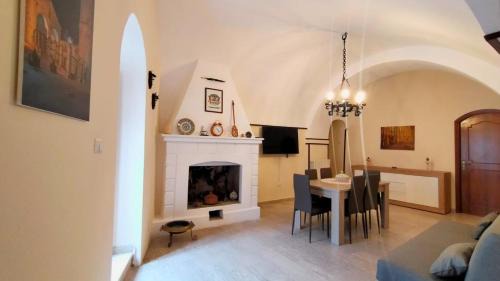 Monte Sant'Angelo Apartment | Dimora Maggi al Caminetto - Affitti Brevi Italia