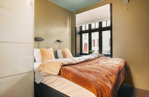 Bergenhus Apartment | DINBNB Apartments l Balcony & Sea Views l 800 m to Bryggen