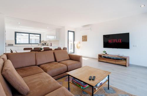 Ribamar Villa | Dino Villa with ocean view