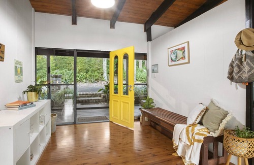 Copacabana House | Direct lake access and close to beach