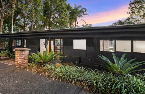 Copacabana House | Direct lake access and close to beach