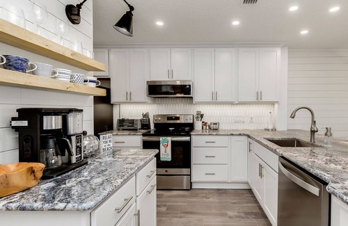 Vilano Beach Condo | DIRECT Oceanfront, FULLY-UPDATED 2BR/2BA, Vilano Bch, 7 mins to downtown St.Aug!