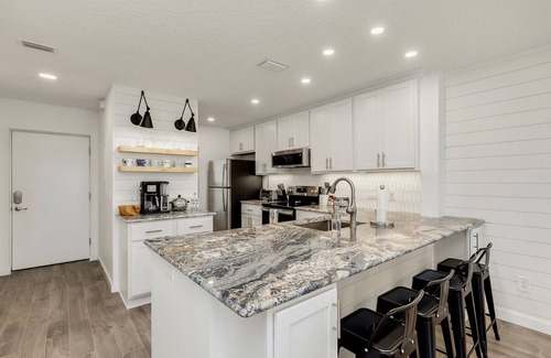 Vilano Beach Condo | DIRECT Oceanfront, FULLY-UPDATED 2BR/2BA, Vilano Bch, 7 mins to downtown St.Aug!