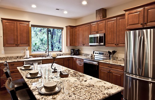 Broadmoor Cabin | Directly on Cheyenne Creek * CENTRAL AIR* Built in 2021* 50 amp EV Charger