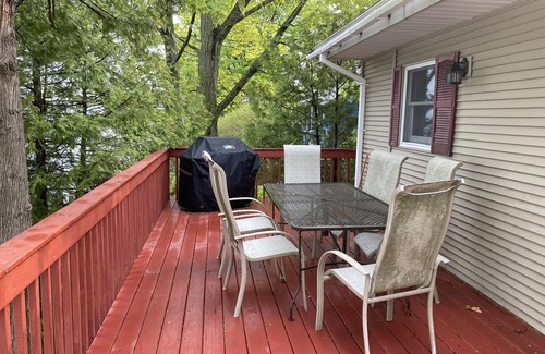 Suttons Bay Cottage | Directly on Suttons Bay