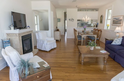 Sunnyside House | DIRECTLY ON THE BEACH - GORGEOUS VIEWS