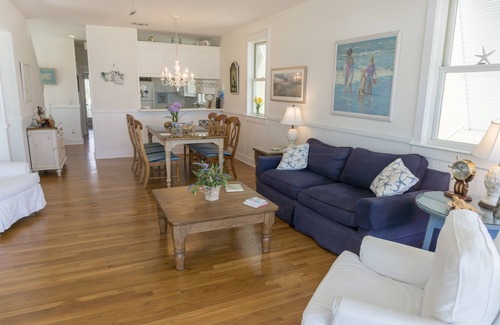 Sunnyside House | DIRECTLY ON THE BEACH - GORGEOUS VIEWS