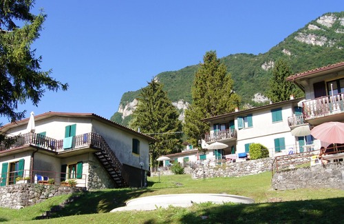 Idro Apartment | Directly on the lake with terrace and two bedrooms