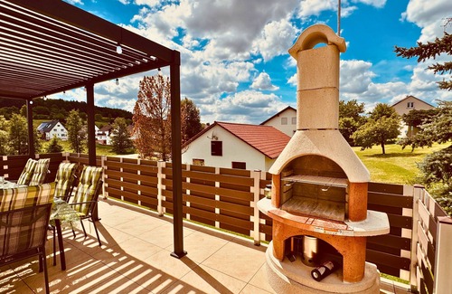 Rixfeld House | Directly on the Vulkanradweg Spacious Holiday Home Taufstein 1 to 6 People