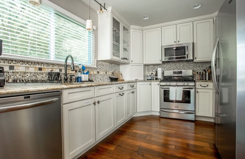 Wells Branch House | Discerning Ranch-Style Home with Grassy Backyard