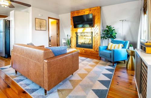 Stanley House | Discount avail! Couples retreat in Shenandoah, grill, firepit, 2 apts.