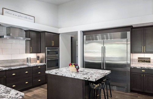 Estate Grove Valencia Est House | Discount! Luxe Oasis w/Pool & Mini-Golf, Game Rm