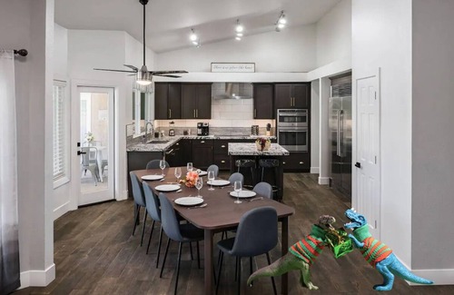 Estate Grove Valencia Est House | Discount! Luxe Oasis w/Pool & Mini-Golf, Game Rm
