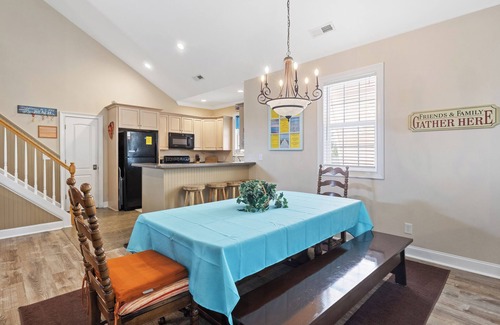 Garden City House | DISCOUNTED OPEN AUGUST DATES 3 BR 3 Bath Home in Garden City Beach, Sleeps 8