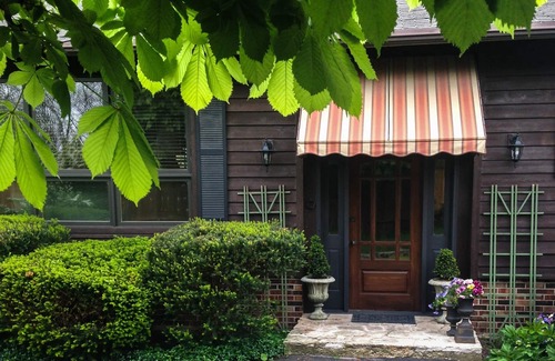 Elizabeth Apartment | Discover Elizabeth charm, just a quick 27-min drive away from Mississippi River