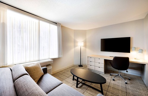 Exchange Place North Hotel | Discover J. Owen Grundy Park! Four Modern Units, Free Local Shuttle, Parking