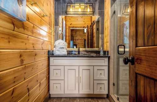 Broken Bow Cabin | Discover the Beauty of Crystal Lake Ranch Mansion in Broken BowEscape to your own private retreat. The Mansion at Crystal Lake Ranch is a 6,000 sq ft luxury lodge nestled on a secluded 6-acre estate with a private pond, horse pasture views