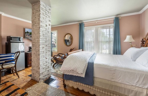 Issue Hotel | Discover the charm of Colonial Beach