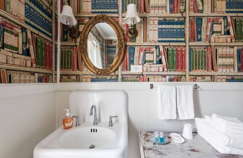 Issue Hotel | Discover the charm of Colonial Beach