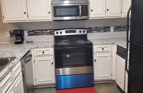 Columbus House | "Discover Urban Convenience, Charm, and Community Spirit in this home-from-home