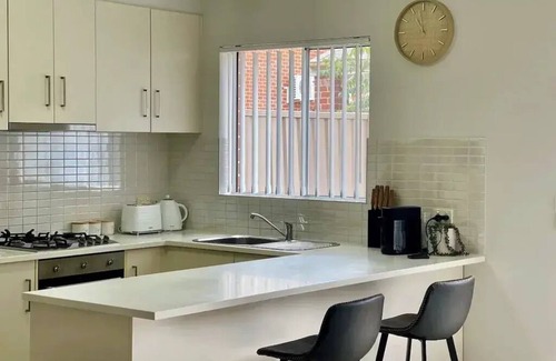 Wagga Wagga Apartment | Discover urban living in our contemporary townhouse!