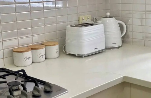 Wagga Wagga Apartment | Discover urban living in our contemporary townhouse!