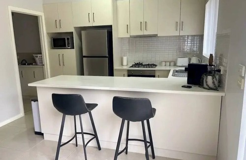 Wagga Wagga Apartment | Discover urban living in our contemporary townhouse!