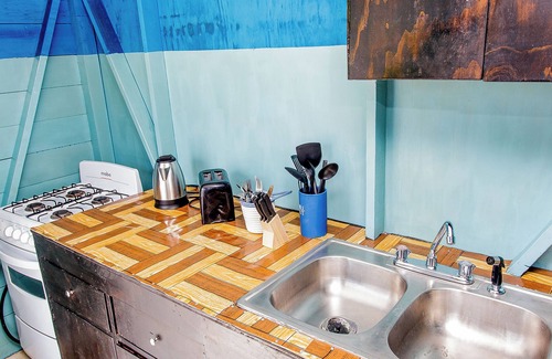 Negril Cottage | Discover Your Perfect Getaway in Negril-Fast WiFi -Short Stroll to 7-Mile Beach