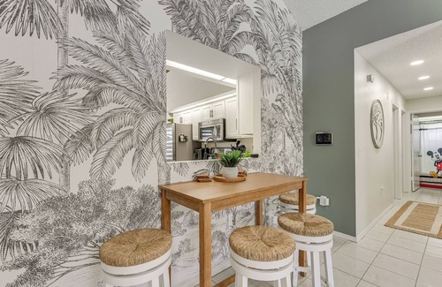 Buena Ventura Lakes House | Disney Getaway w/Private Hot Tub 14 Mi to Parks