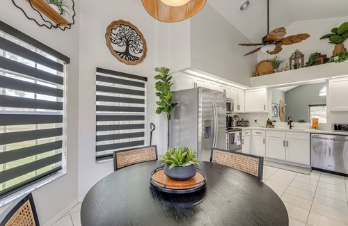 Buena Ventura Lakes House | Disney Getaway w/Private Hot Tub 14 Mi to Parks