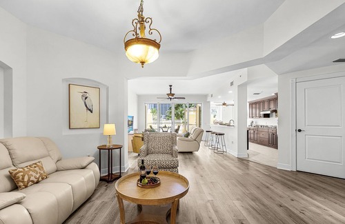 Pelican Condo | Dive into Fun & Gulf Vibes at Luxe Retreat - Condo High Tide Hangout - Roelens