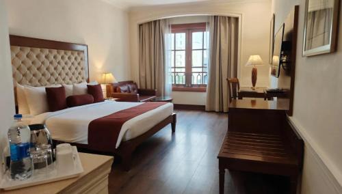 Gurugram Hotel | DLF Club 4