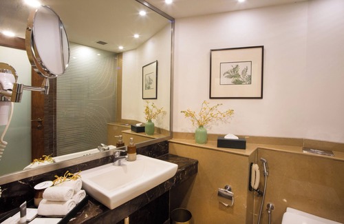 DLF Phase 5 Hotel | DLF Club 5