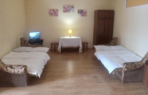 Mukachevo Apartment | DOBA - ЦЕНТР 2 ком 7-8місць Завжди тепла !