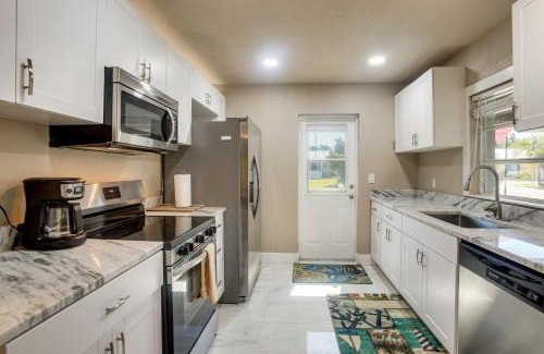 Fort Myers House | Dock and Canal Access! Home 2 Mi to Dtwn Fort Myers