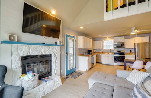 Linn Creek Cottage | Dock + Slip: Lakefront Linn Creek Home!