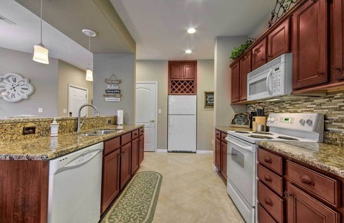 Lake Ozark Condo | Dock, Slip & Pool: Breezy Lake Ozark Escape