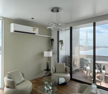 Docklands Apartment | Docklands Luxury Penthouse Right Above The District Docklands