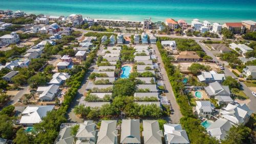 Seacrest House | Doctors Orders by AvantStay 5 MINS TO BEACH w Community Pool Hot Tub