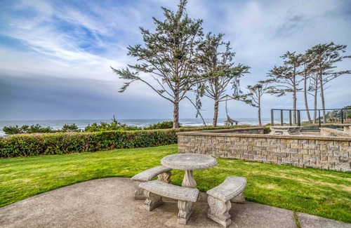 Agate Beach RV Rental | Dog Friendly, Available with 50AMP, 30AMP, Water and Sewer hook up's, WiFi