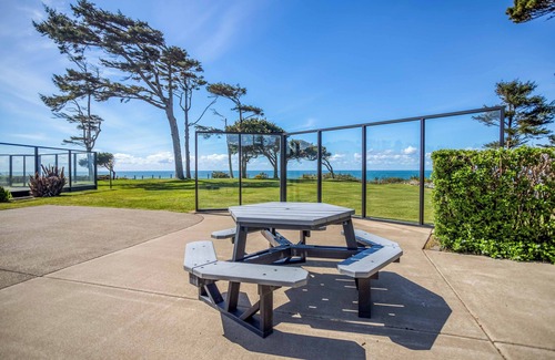 Agate Beach RV Rental | Dog Friendly, Available with 50AMP, 30AMP, Water and Sewer hook up's, WiFi
