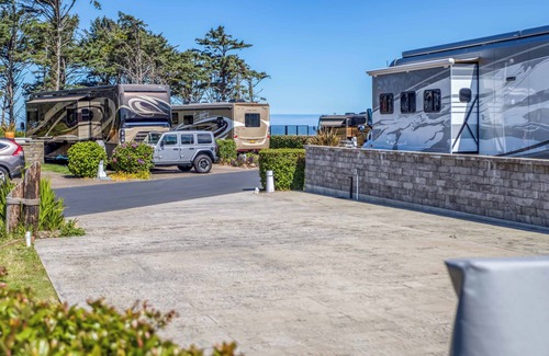 Agate Beach RV Rental | Dog Friendly, Available with 50AMP, 30AMP, Water and Sewer hook up's, WiFi