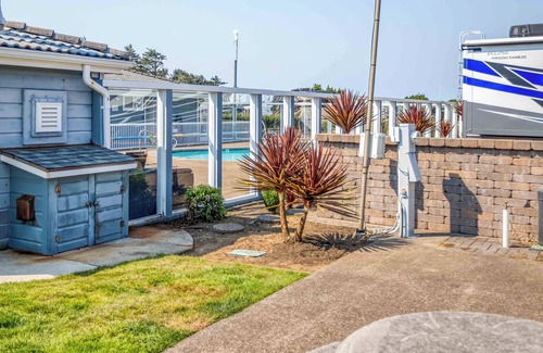 Agate Beach RV Rental | Dog Friendly, Available with 50AMP, 30AMP, Water and Sewer hook up's, WiFi