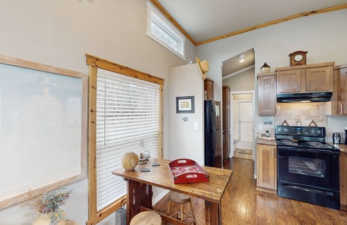 Wimberley Cottage | Dog-friendly cottage with living and dining space, patio at quiet location