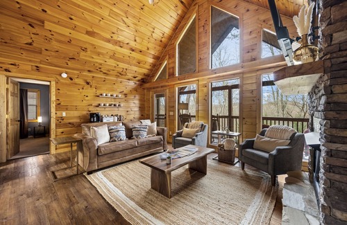 Wears Valley Cabin | Dog Friendly, Hot Tub, Easy Drive, Pool Table, HUGE Gameroom, Arcade, Yard,