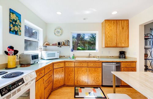 Cape Meares House | Dog-friendly house near beach w/hot tub, fireplace, enclosed yard, full kitchen